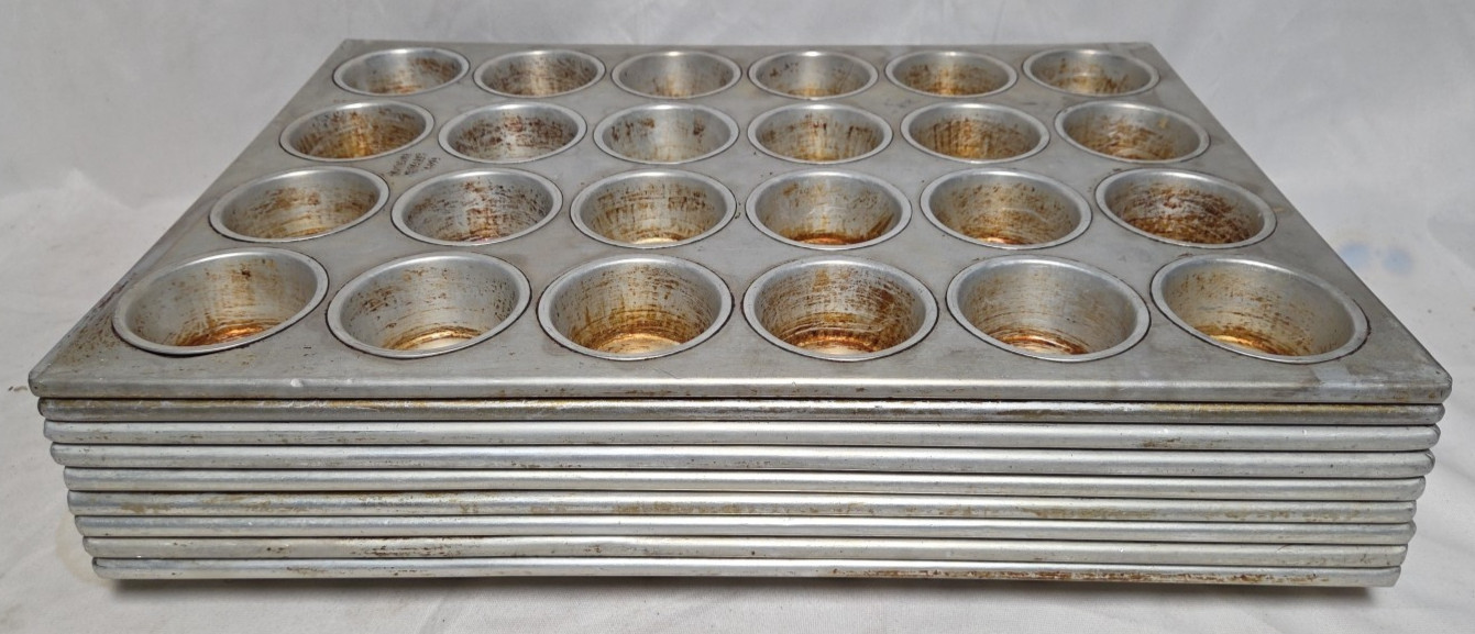 Chicago Metallic Commercial Cupcake Pans #652D, Set of 9