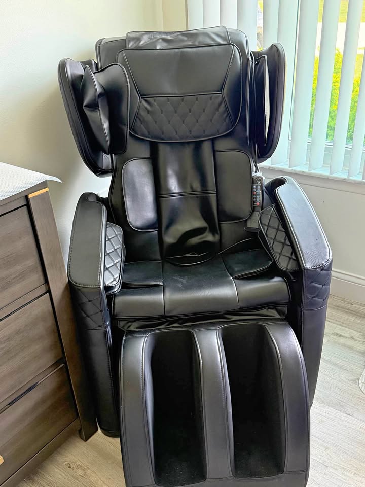 Black Full-Body Massage Chair Recliner