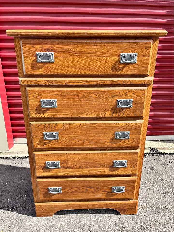 Oak 5-Drawer Chest of Drawers / Dresser