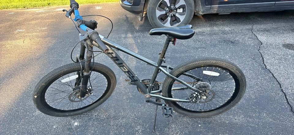 Huffy 24-in Youth Mountain Bike, Gray w/ Disc Brakes
